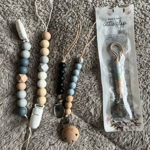 5 Pacifier Clips